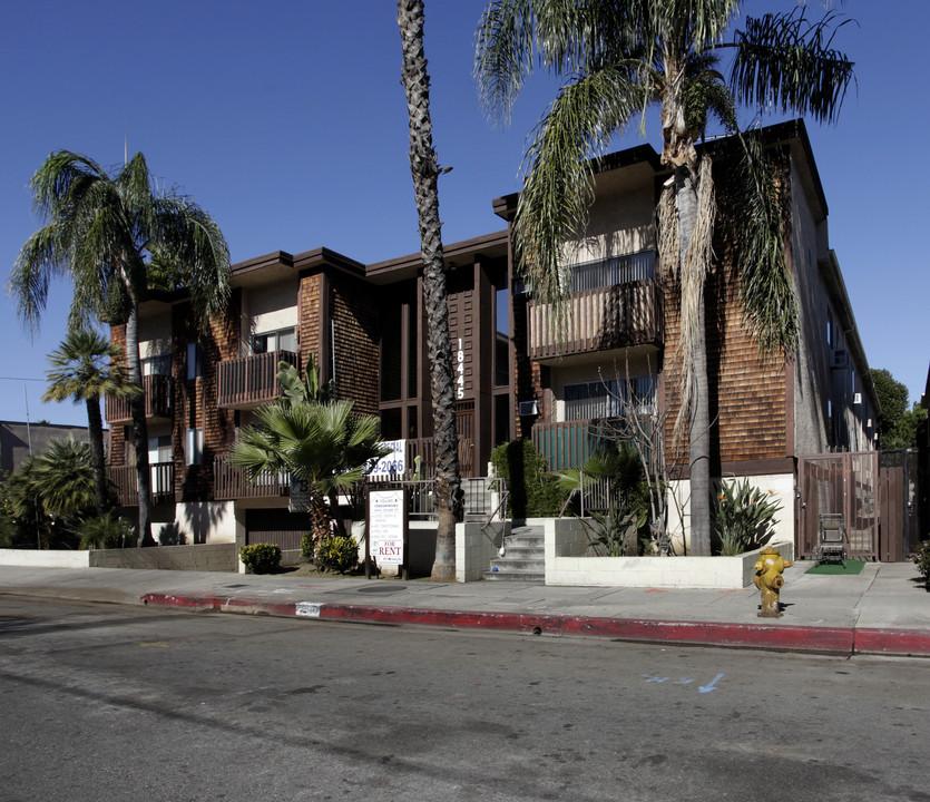 Collins Condominiums in Tarzana, CA - Building Photo