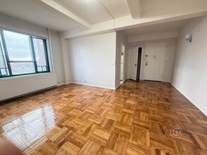 1970 E Tremont Ave in Bronx, NY - Foto de edificio - Building Photo