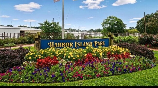 property at 3020 Soundview Dr