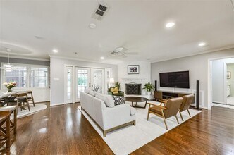 5006 Shady Nook Ct in Houston, TX - Building Photo - Building Photo