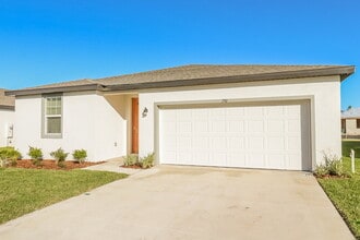 230 Lovely Ct in Plant City, FL - Building Photo - Building Photo
