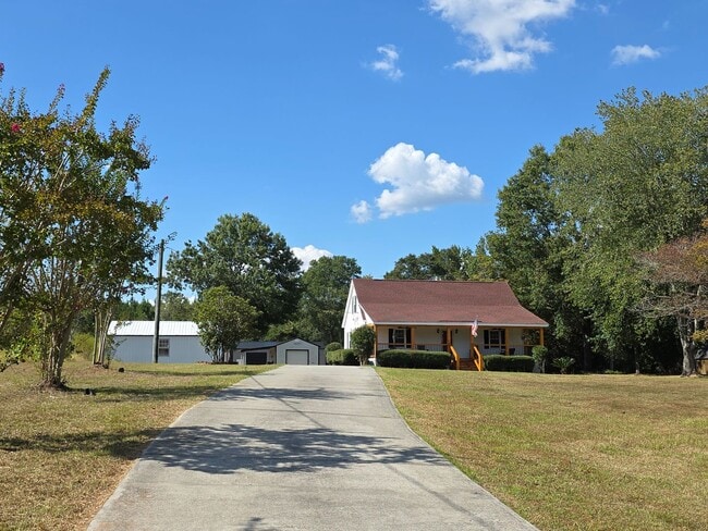 394 Mack Rd in Cordova, SC - Foto de edificio - Building Photo