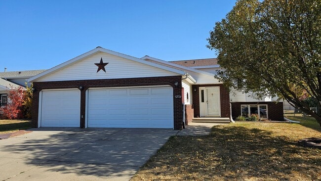 property at 2535 Colonial Dr