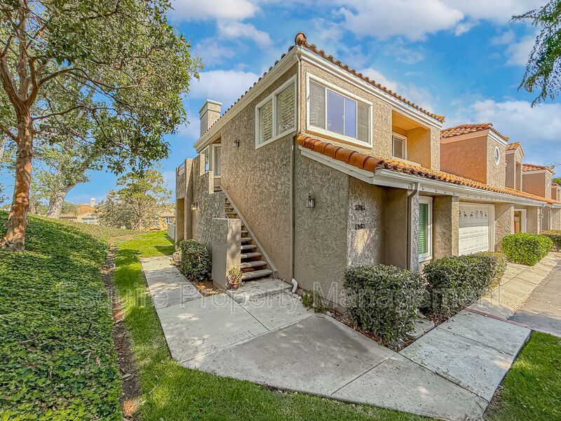 5965 Paseo Encantada in Camarillo, CA - Building Photo