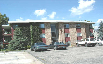 Oxford Gardens in St. Louis Park, MN - Building Photo - Building Photo