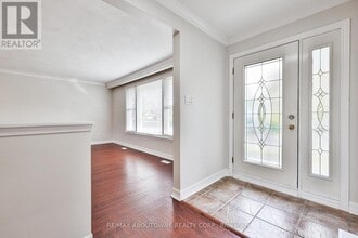 2063 Hixon St in Oakville, ON - Building Photo - Building Photo