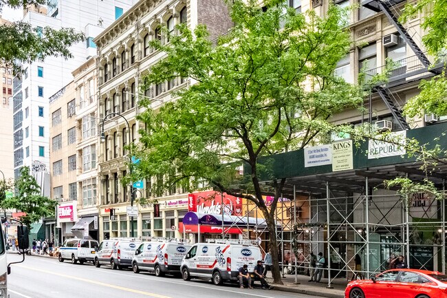 18-20 E 14th St in New York, NY - Foto de edificio - Building Photo
