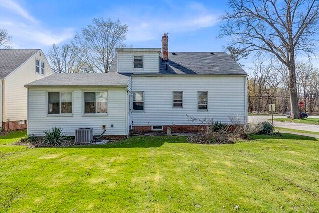 property at 851 Richmond Rd