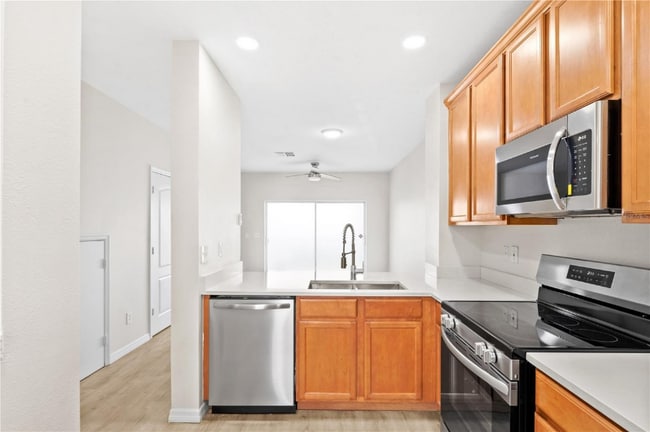 10914 Savannah Wood Ct, Unit 3-410 in Orlando, FL - Building Photo - Building Photo