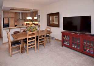 50 Scott Hill Rd, Unit 303 in Avon, CO - Foto de edificio - Building Photo