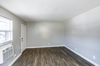 Village on the Green in Nashville, TN - Foto de edificio - Interior Photo