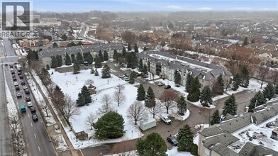 990 Golf Links Rd in Hamilton, ON - Building Photo - Building Photo