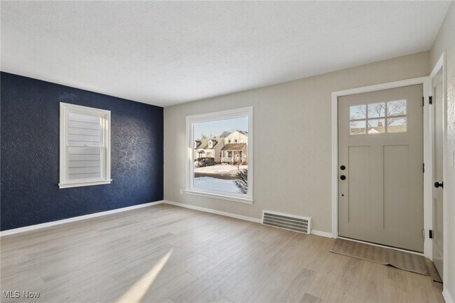 21316 Watson Rd in Maple Heights, OH - Building Photo - Building Photo