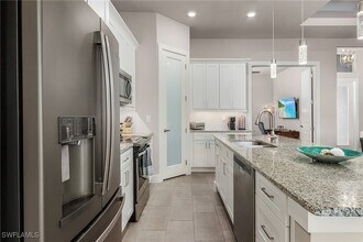 1210 SE 37th Terrace in Cape Coral, FL - Foto de edificio - Building Photo
