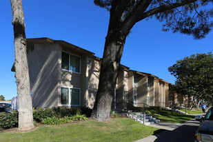 Barclay Square Apartments in San Diego, CA - Building Photo - Building Photo