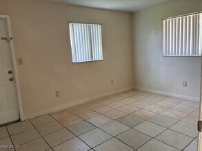 3982 Manassas Ct in Ft. Myers, FL - Building Photo - Building Photo