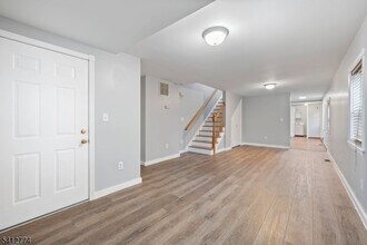 21 Personette St in Caldwell, NJ - Foto de edificio - Building Photo