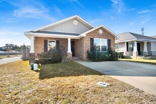 7153 Sonny Dr in Pensacola, FL - Building Photo