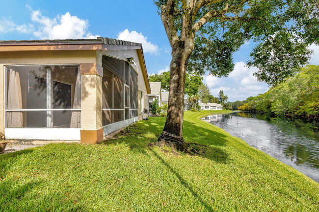 129 Harbor Lake Cir in Greenacres, FL - Building Photo - Building Photo