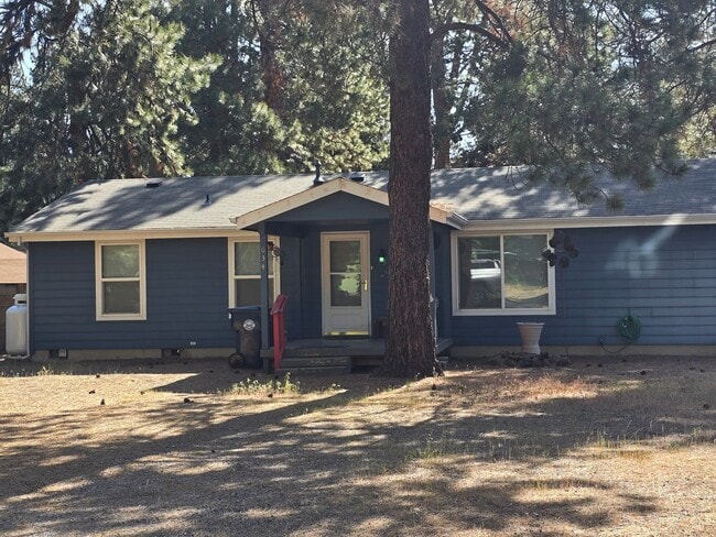 property at 634 S Oak St