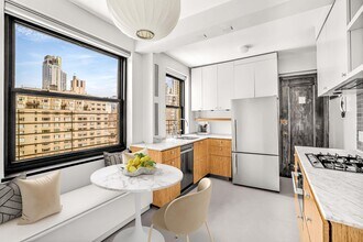 240 E 79th St in New York, NY - Building Photo - Building Photo
