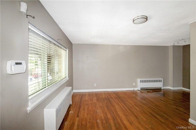 304 Woodworth Ave in Yonkers, NY - Building Photo - Building Photo