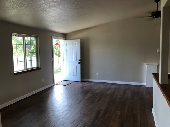 3435 SW Pumice Ave in Redmond, OR - Building Photo - Building Photo