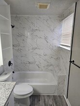 8010 Miley St in Houston, TX - Foto de edificio - Building Photo