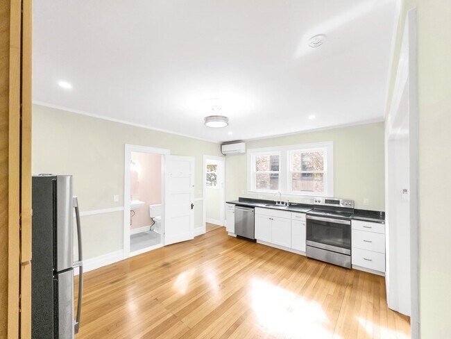 57 Aspinwall Ave, Unit 1 in Brookline, MA - Building Photo - Building Photo