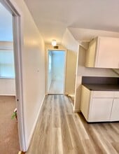 206 N Corona Ave, Unit 2 in Valley Stream, NY - Building Photo - Building Photo