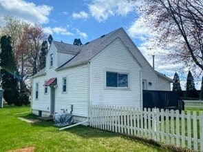 1039 Brentwood Rd in Jackson, MI - Foto de edificio - Building Photo