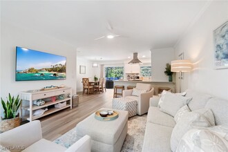 2581 Poinciana St in Naples, FL - Foto de edificio - Building Photo