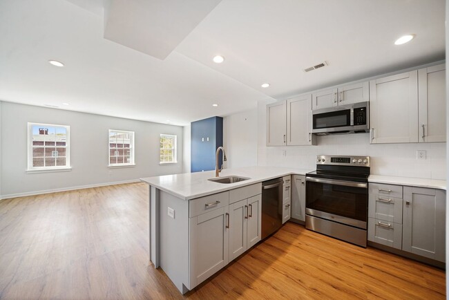 5 N Walnut St