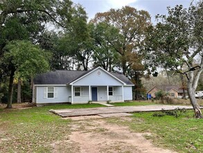 26165 Magnolia Dr in Splendora, TX - Building Photo - Building Photo