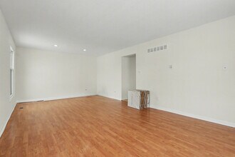 2600 John Bourg Dr in Plainfield, IL - Building Photo - Building Photo