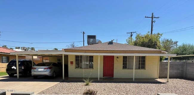 property at 1321 E Hall St