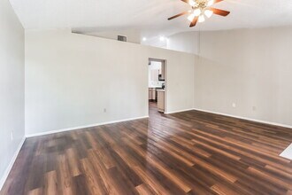 409 Benson St in Valrico, FL - Foto de edificio - Building Photo