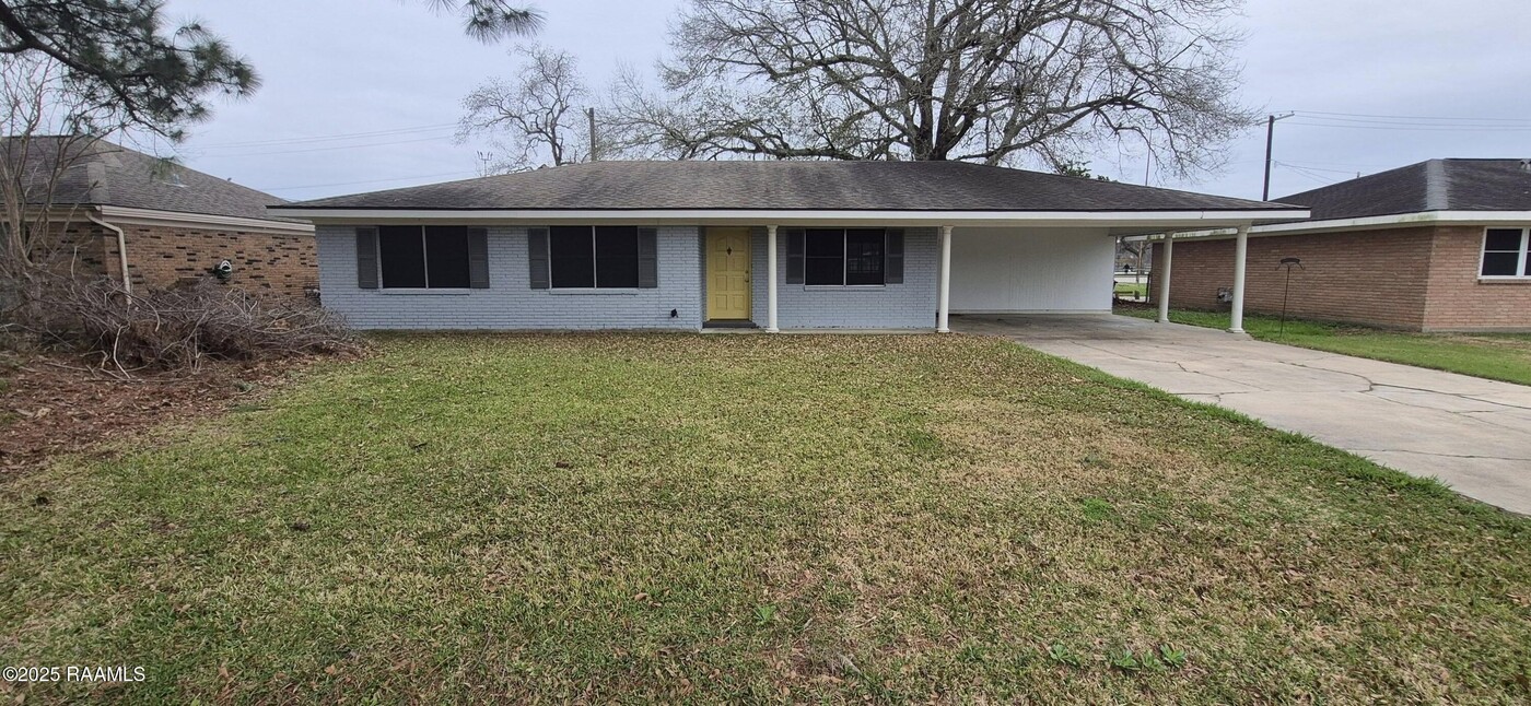 103 Geraldine Dr in Lafayette, LA - Building Photo