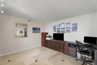 230 W Laurel St in San Diego, CA - Building Photo - Building Photo