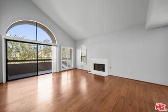 14572 Dickens St in Los Angeles, CA - Building Photo - Building Photo