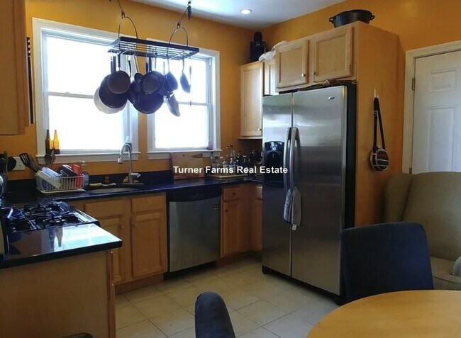 84 Line St, Unit 2 in Somerville, MA - Foto de edificio - Building Photo