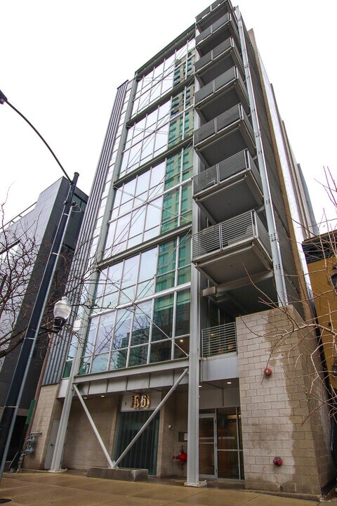 156 W Superior St in Chicago, IL - Foto de edificio