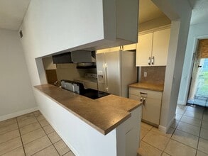 4529 Treehouse Ln in Tamarac, FL - Building Photo - Building Photo