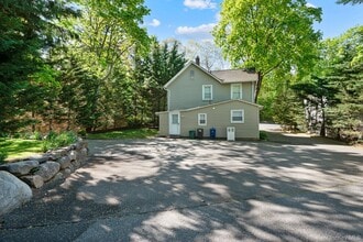 147 Fort Salonga Rd in Northport, NY - Building Photo - Building Photo
