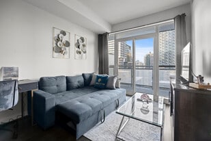 160 Eglinton Ave E in Toronto, ON - Building Photo