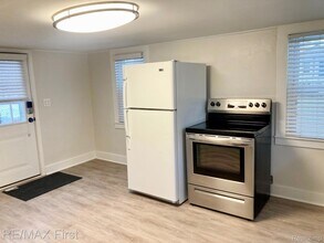 611 Fairgrove Ave in Royal Oak, MI - Building Photo - Building Photo