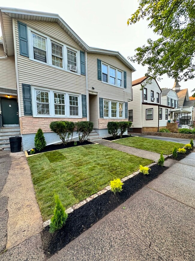 48 Maple Ave, Unit 2