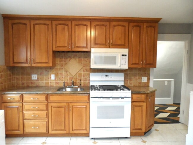 77 Pearl St, Unit 2