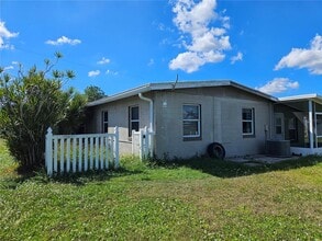 125 Poinsettia Cir NE in Port Charlotte, FL - Building Photo - Building Photo