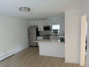 27 A Wood Rd in Great Neck, NY - Building Photo - Building Photo